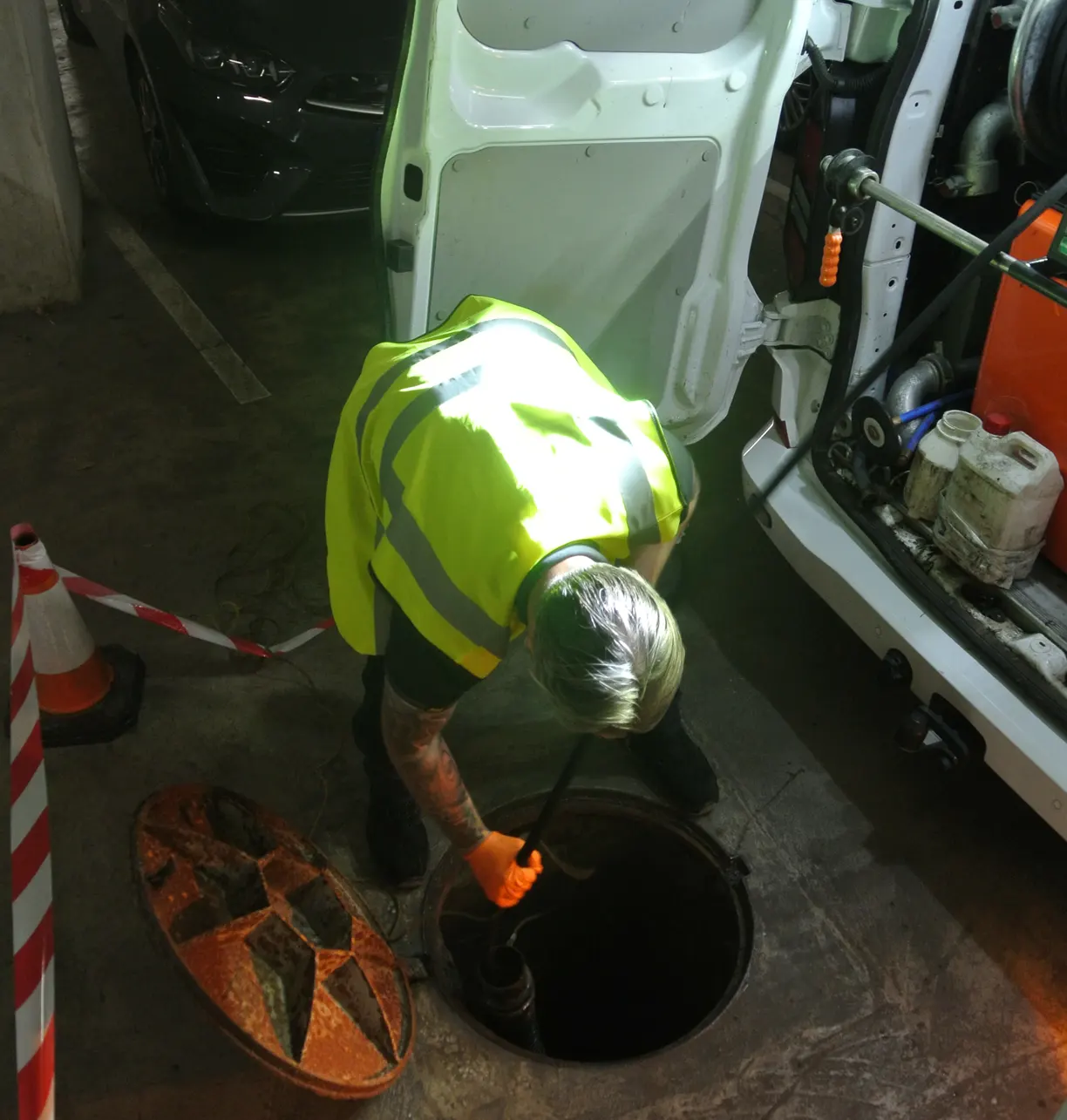 drain-cleaning-man-dublin-247-van-7 Commercial Drain<br />
Tracing